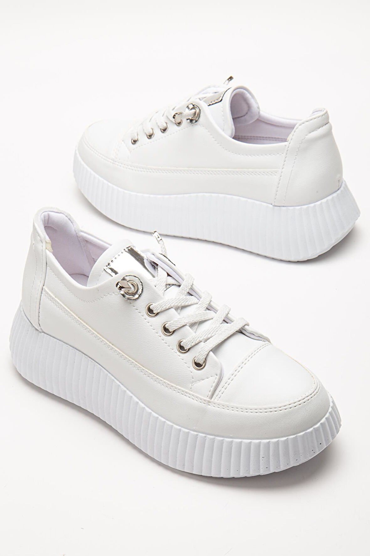 Kadın Casual Spor Ayakkabı Beyaz Elastik Bağcıklı Kalın Taban