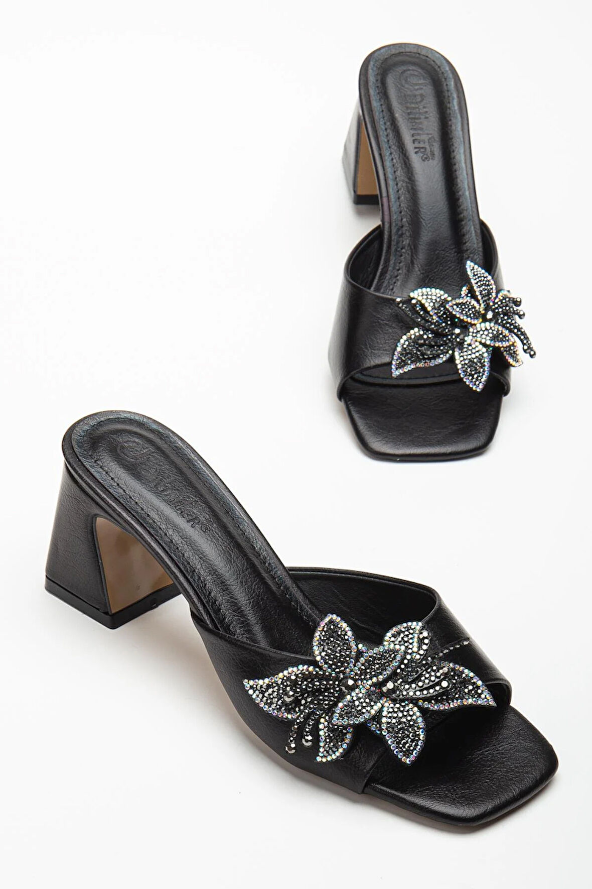 Kadın Topuklu Terlik Siyah Cİlt Taşlı Yaprak Aksesuarlı