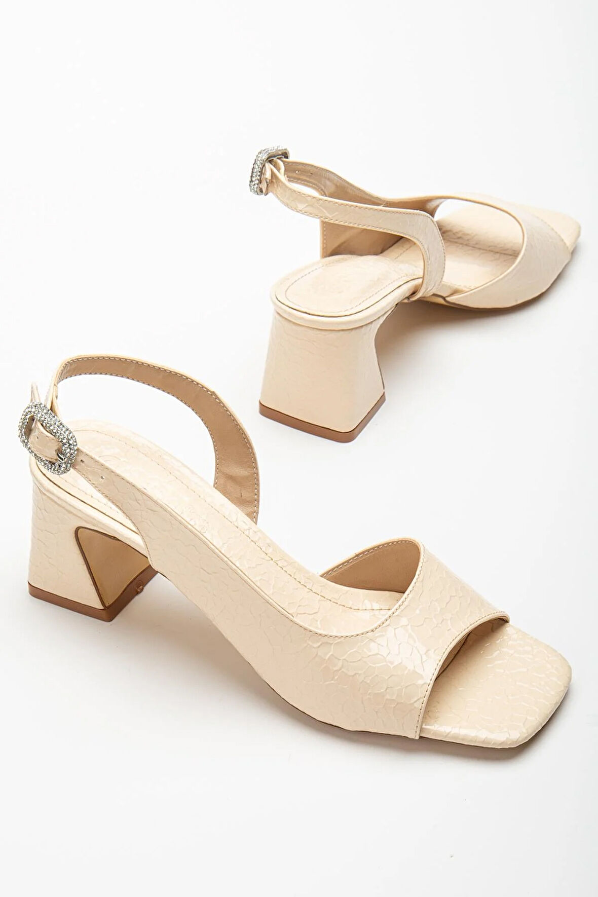 Kadın Topuklu Sandalet Ayakkabı Bej Rugan Kroko Baskılı Tan Taşlı Tokalı