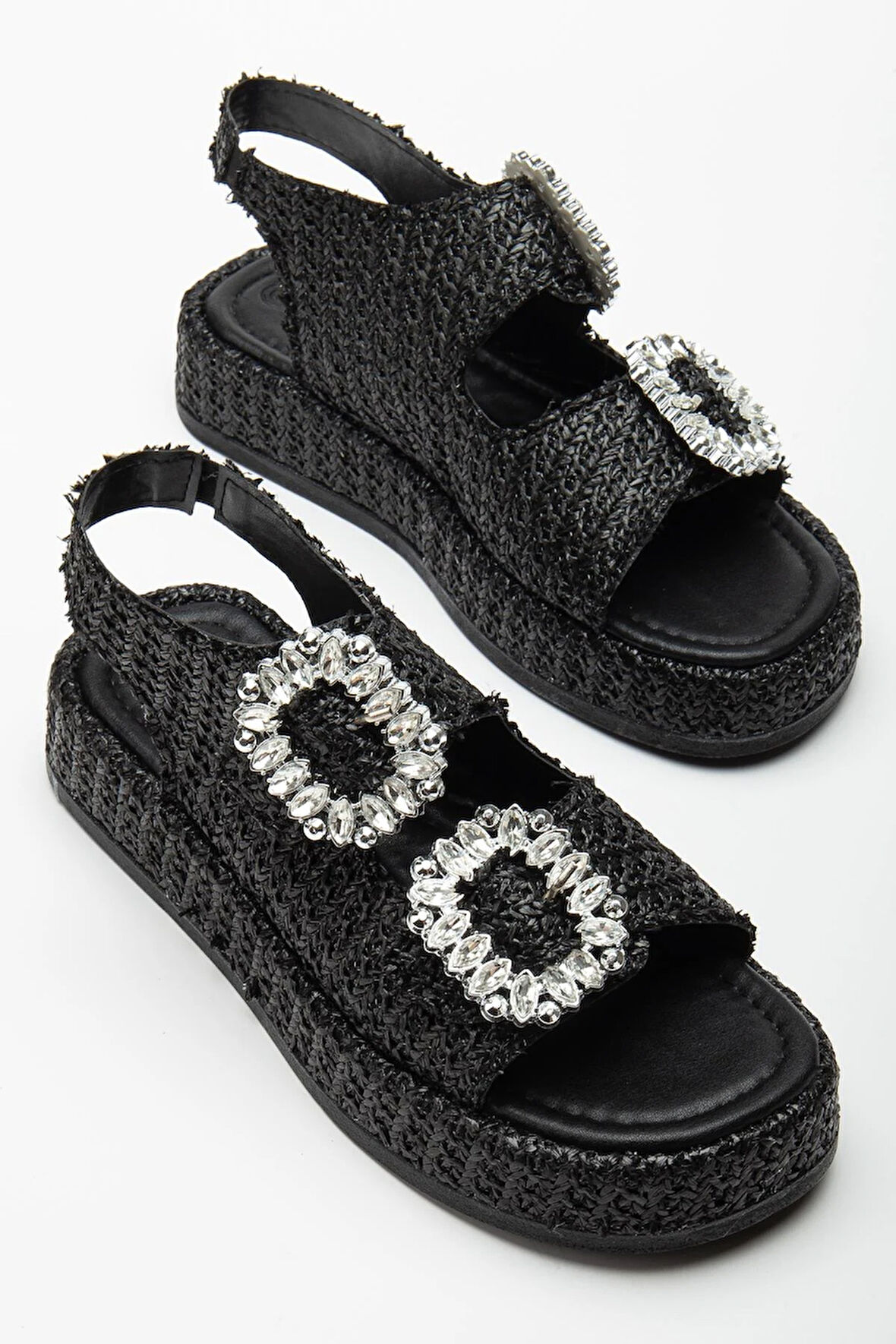 Kadın Dolgu Topuk Sandalet Siyah Çift Bantlı Hasır Malzeme Taşlı Tokalı