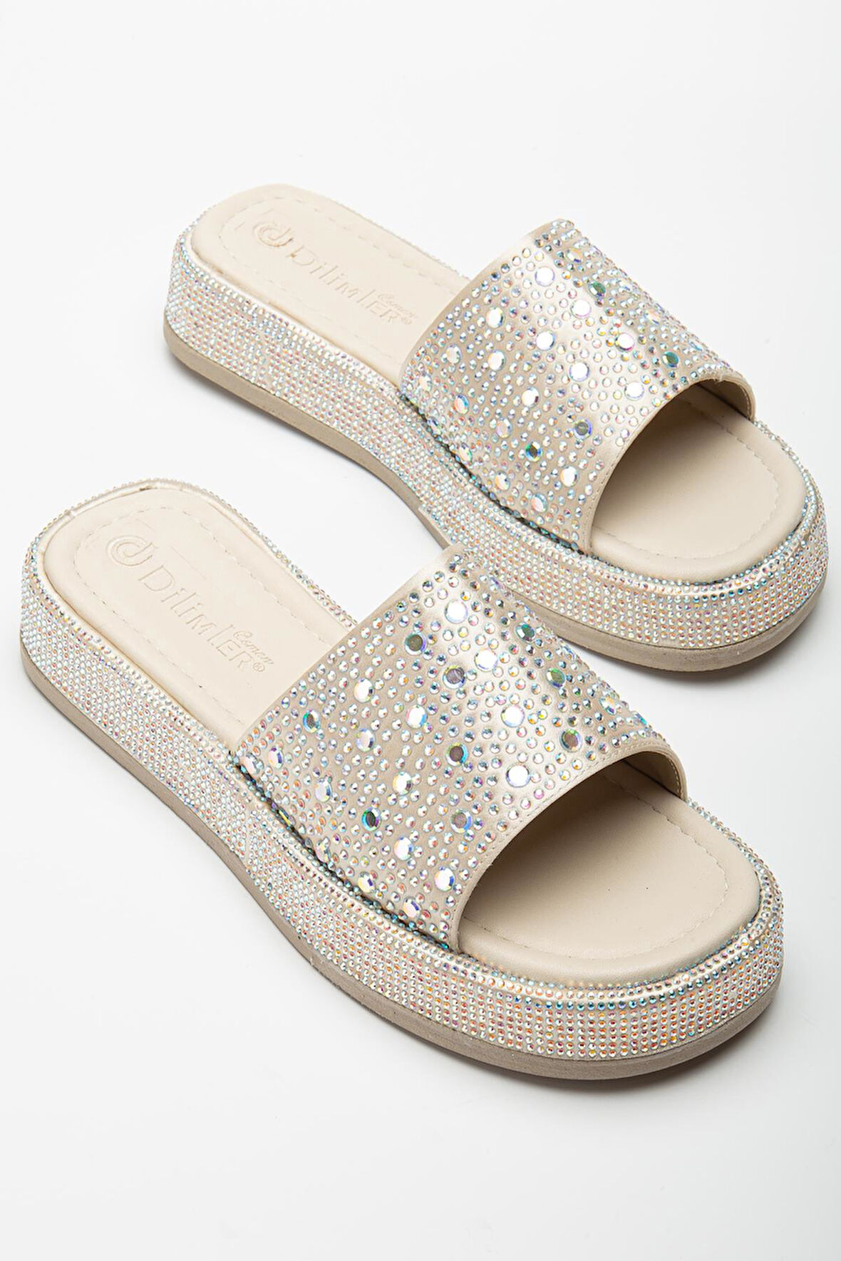 Kadın Dolgu Topuklu Terlik Bej Kalın Tek Bantlı Taşlı Tokalı Taban Sargılı