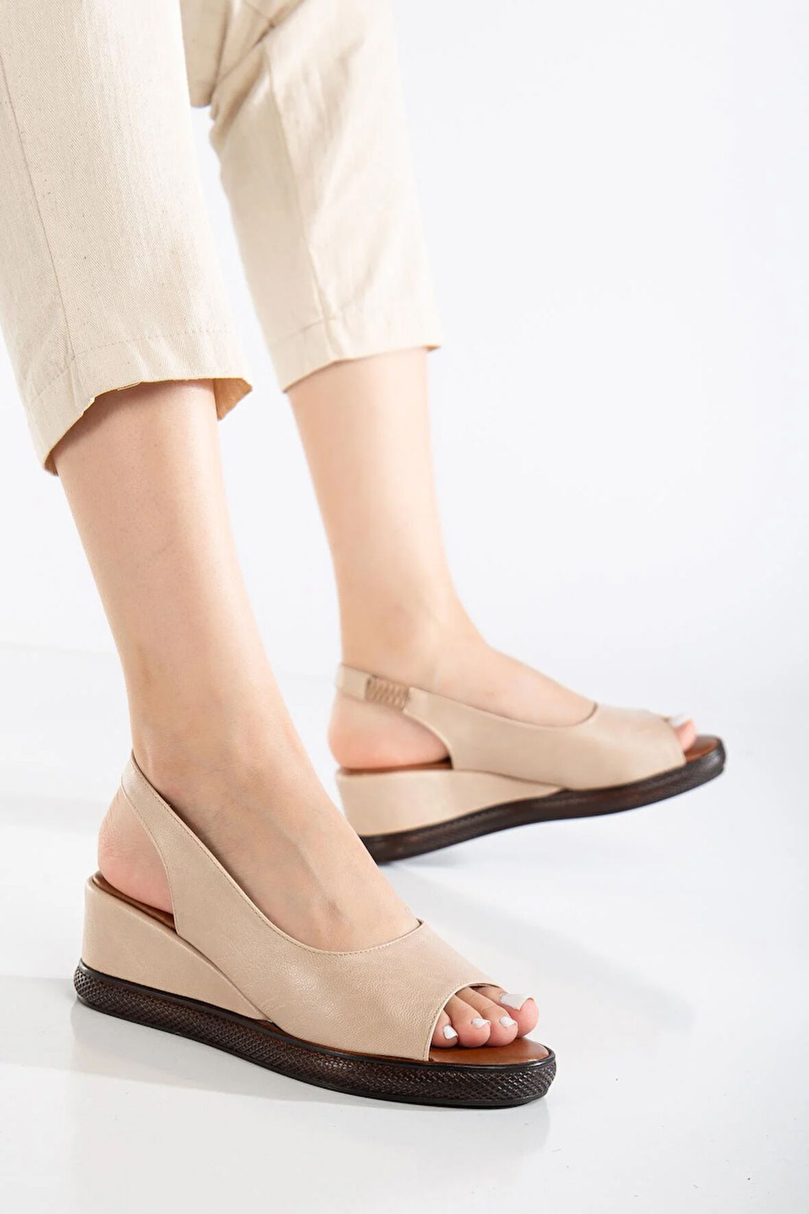 Kadın Dolgu Topuklu Ayakkabı Bej Yan Kapalı Burun Açık