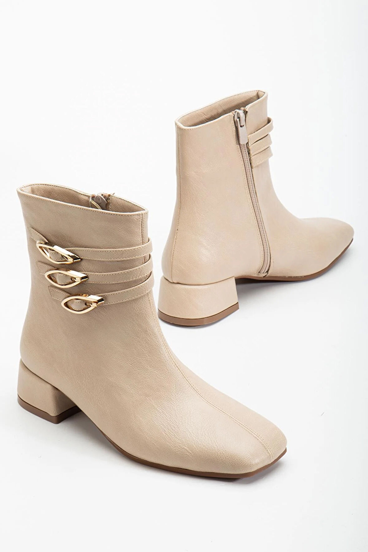 Kadın Kısa Topuklu Bot Bej Suni Deri Küt Burun Metal Tokalı