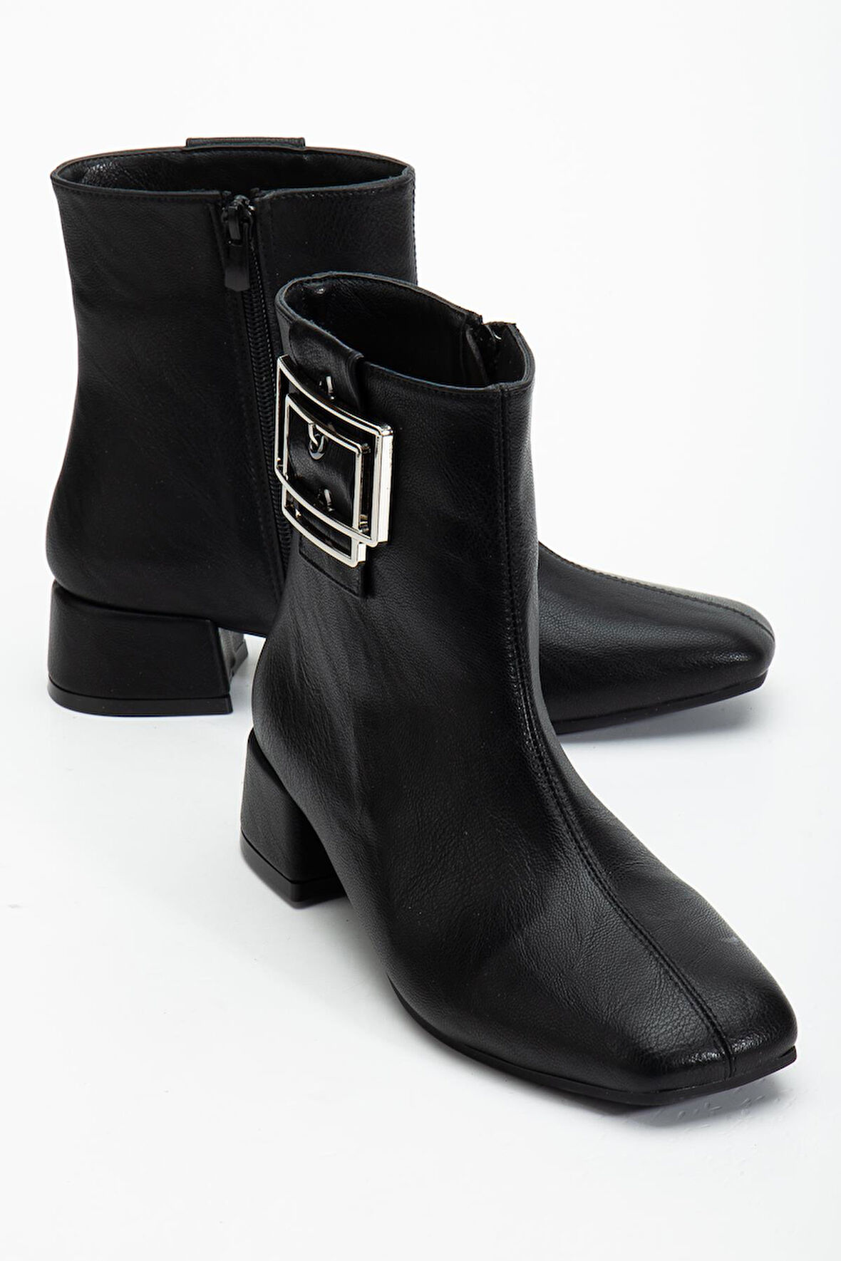 Siyah Kadın Kısa Topuklu Bot Küt Burun Metal Aksesuarlı Suni Deri