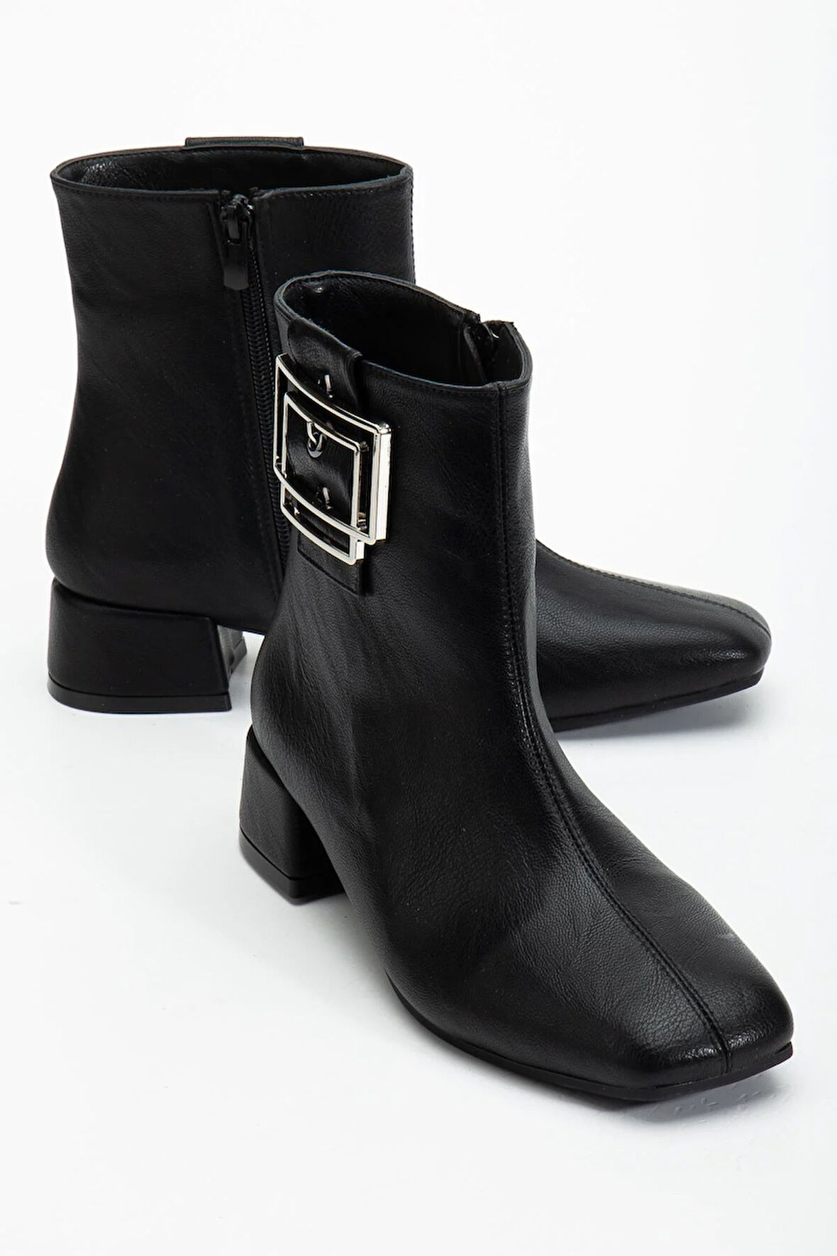 Siyah Kadın Kısa Topuklu Bot Küt Burun Metal Aksesuarlı Suni Deri