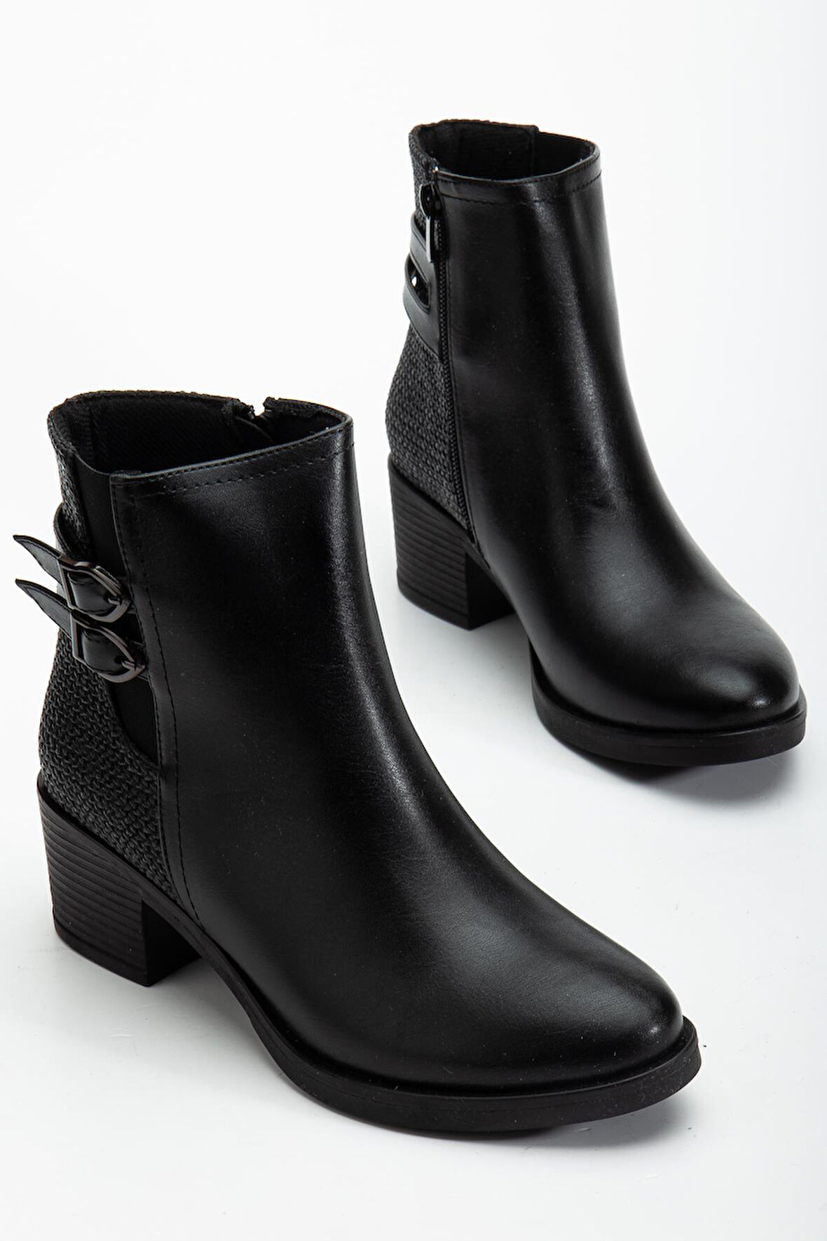 Siyah Kadın Topuklu Bot Hasır Detaylı Suni Deri Tokalı