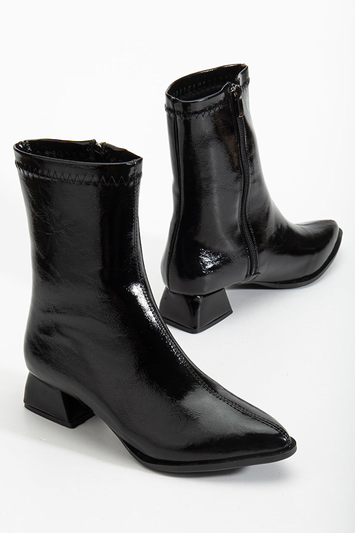 kadın Kısa Topuklu Bot Siyah Rugan Yüzü Dikişli