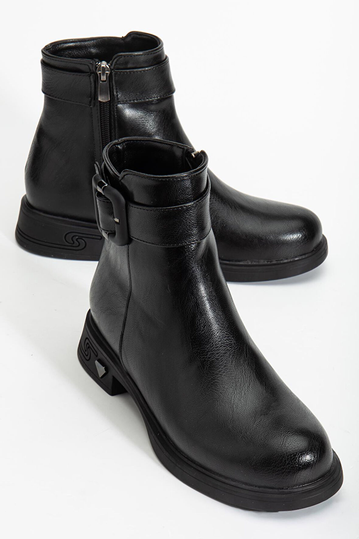 Siyah Kadın Bot Suni Deri Kauçuk Taban Tokalı