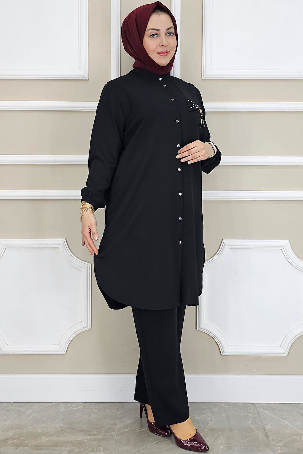 KADIN SALLANTI AKSESUARLI HAKİM YAKA TESETTÜR TAKIM