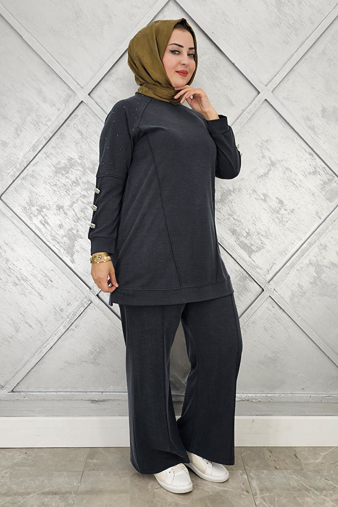 KADIN NERVÜR DİKİM DÜĞME DETAYLI TESETTÜR TAKIM