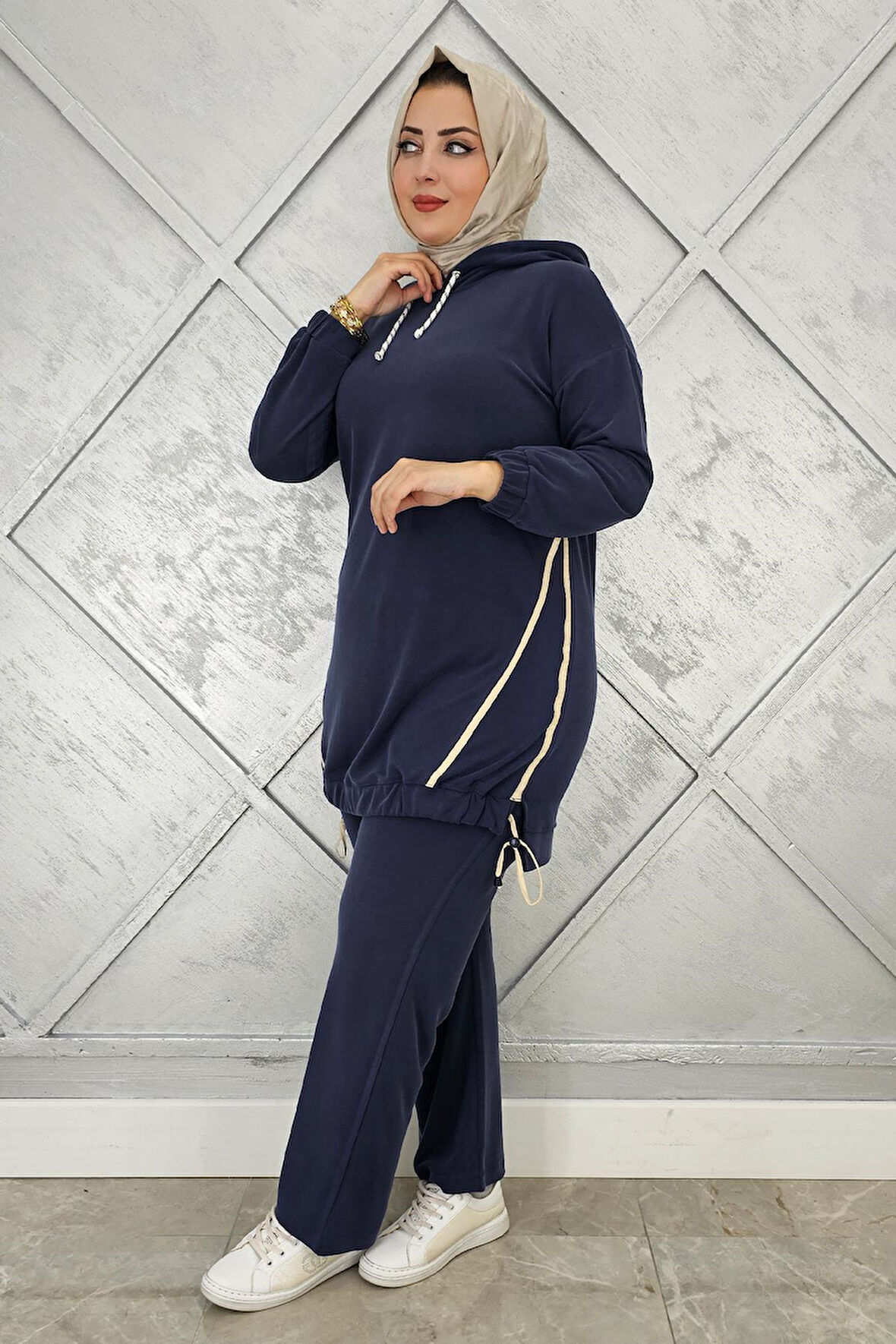 KADIN KAPÜŞONLU KOMBİNLİ TESETTÜR TAKIM