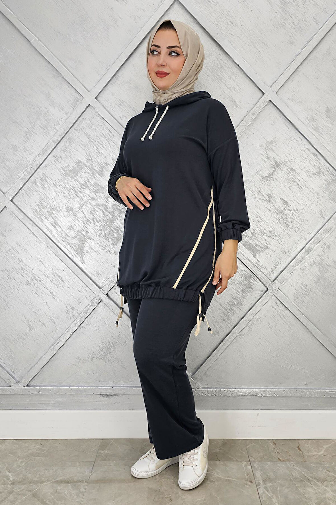 KADIN KAPÜŞONLU KOMBİNLİ TESETTÜR TAKIM