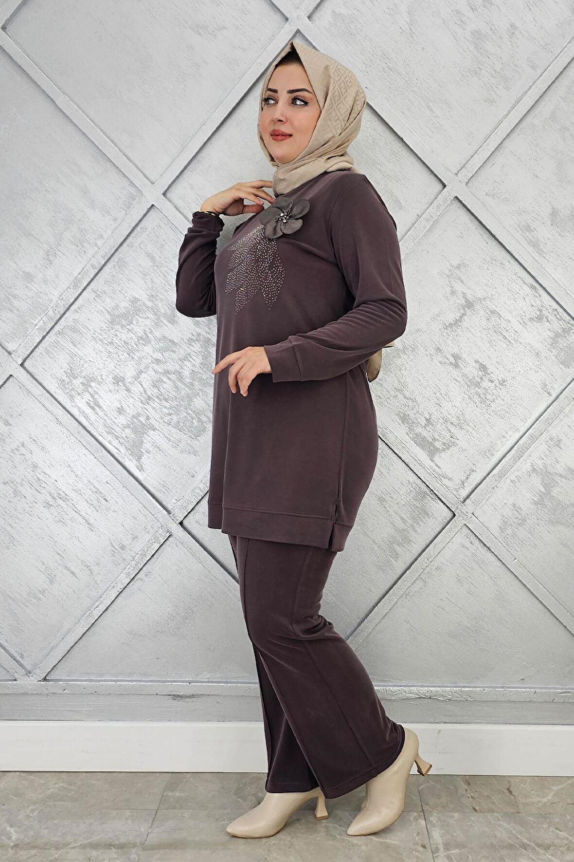 KADIN DİKME VE TAŞ DETAYLI TESETTÜR TAKIM