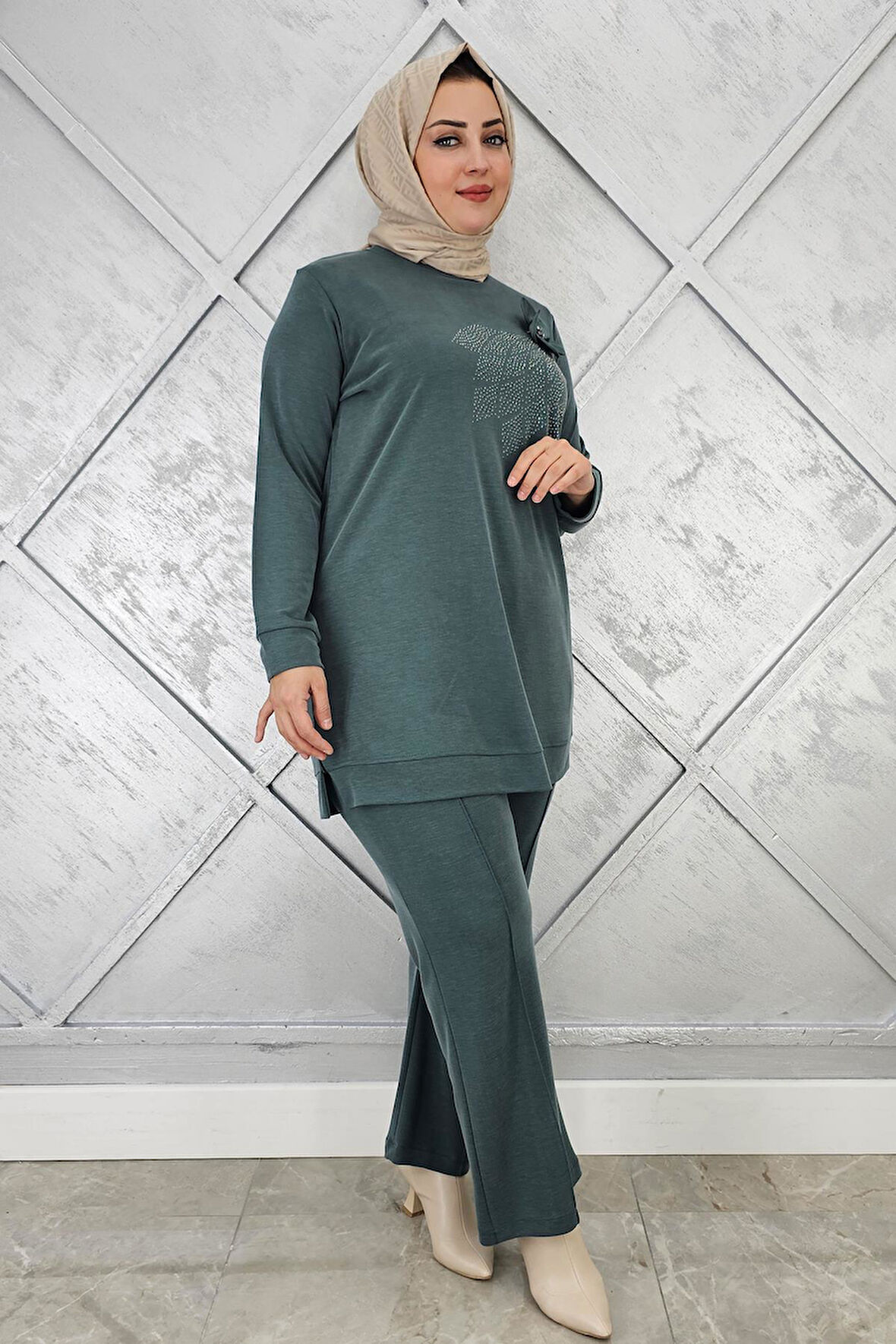 KADIN DİKME VE TAŞ DETAYLI TESETTÜR TAKIM