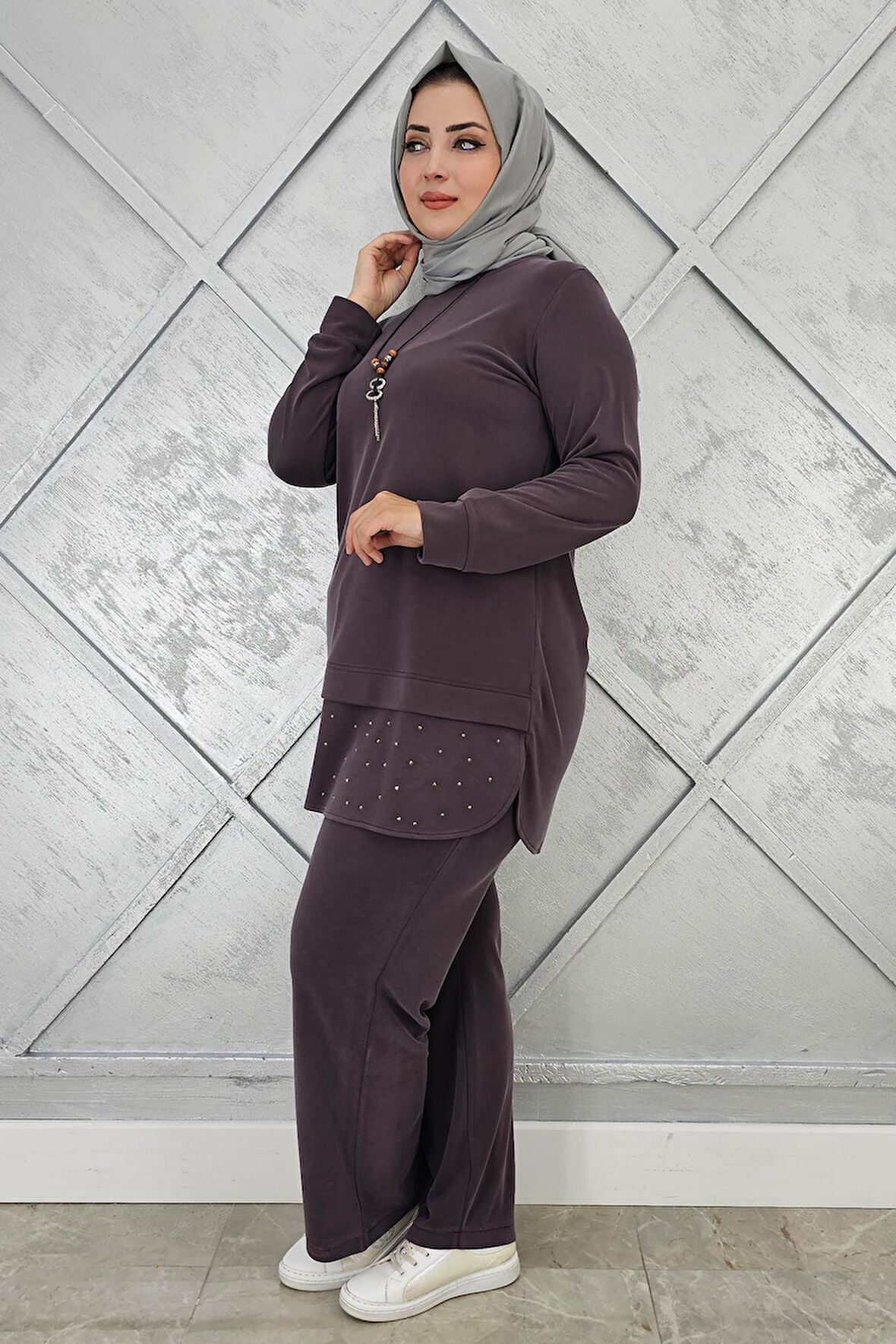 KADIN KOLYE VE TAŞ DETAYLI TESETTÜR TAKIM