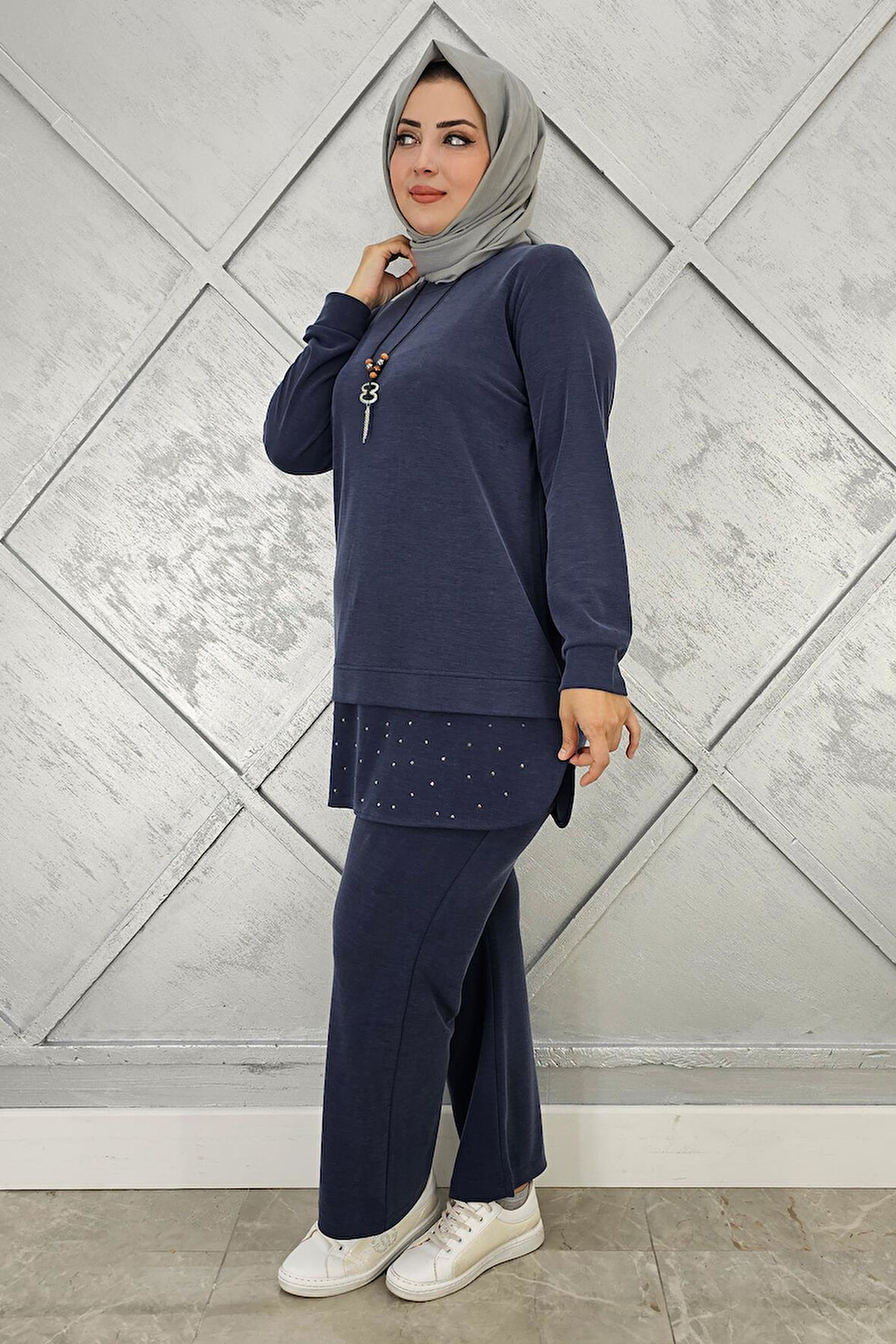 KADIN KOLYE VE TAŞ DETAYLI TESETTÜR TAKIM