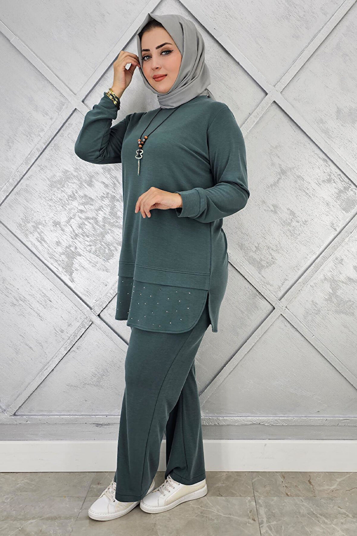 KADIN KOLYE VE TAŞ DETAYLI TESETTÜR TAKIM