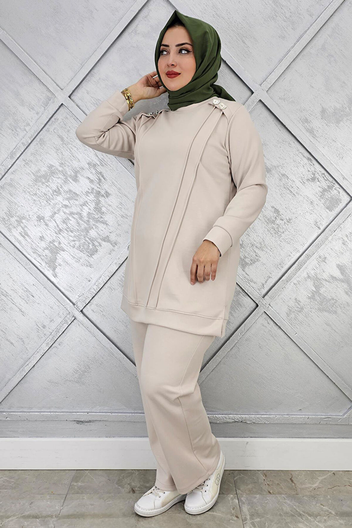 KADIN DÜĞME DETAYLI NERVÜR DİKİM TESETTÜR TAKIM