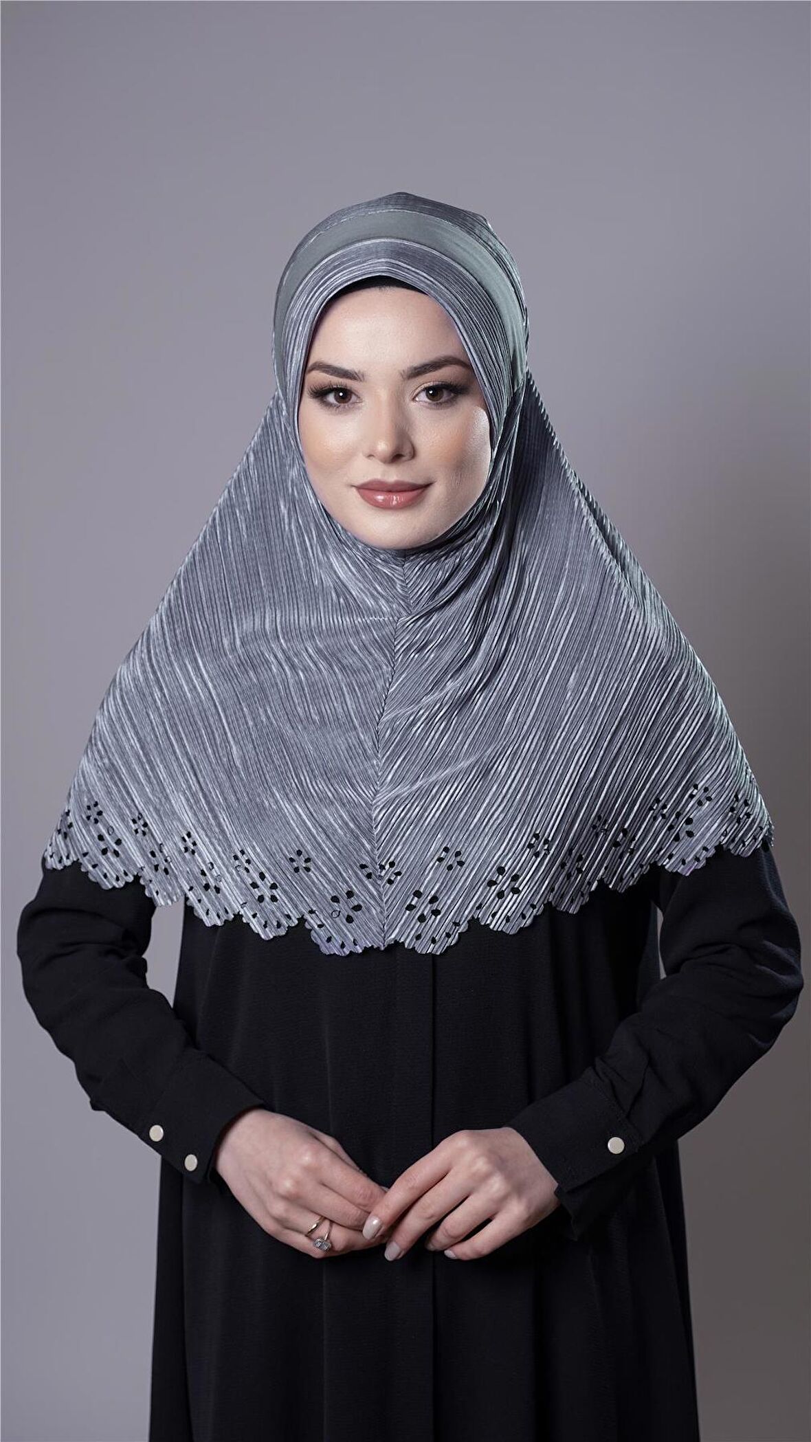 Gri Pratik Hazır Geçmeli Tesettür Eşarp Fukuro Kumaş Piliseli Çiçek Desenli Lazer Kesim 1829_15