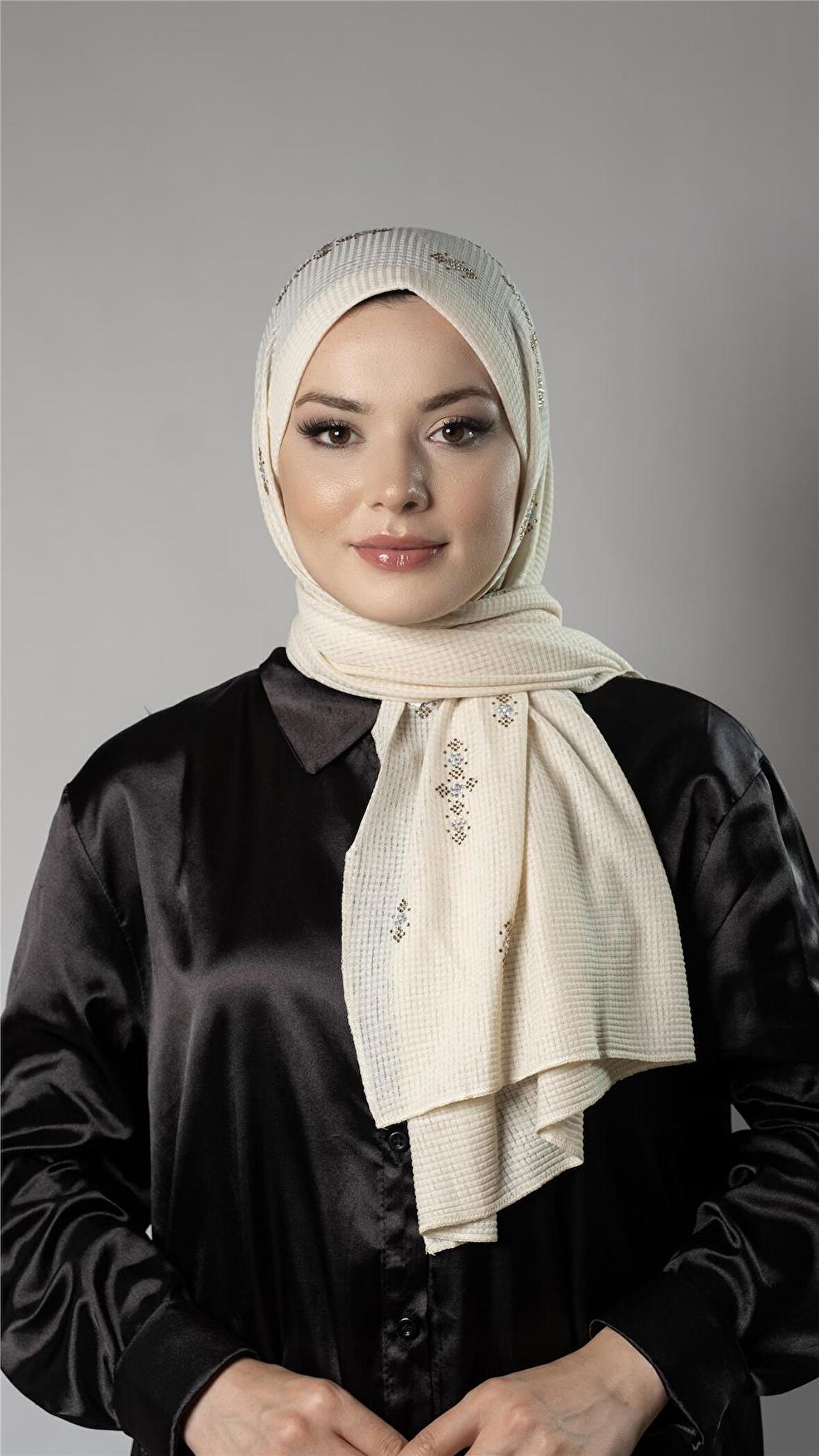 Krem Pratik Hazır Geçmeli Tesettür Şal Örme Kumaş Taşlı Çiçek Desenli  2118C_40