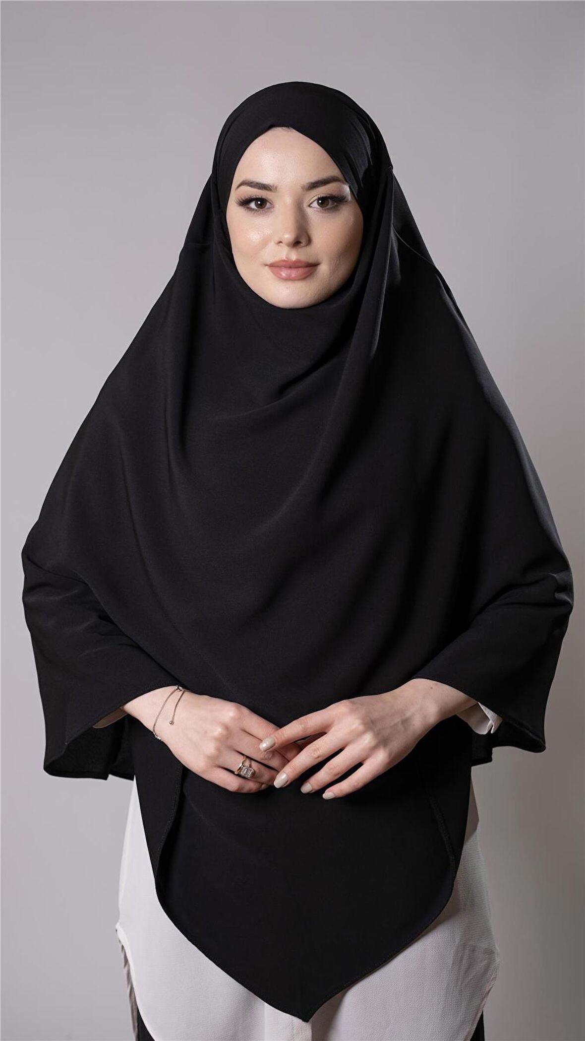 Siyah Pratik Hazır Geçmeli Tesettür Eşarp Medine İpeği Bağcıklı Çift Katlı Sufle Hijab 2302_01