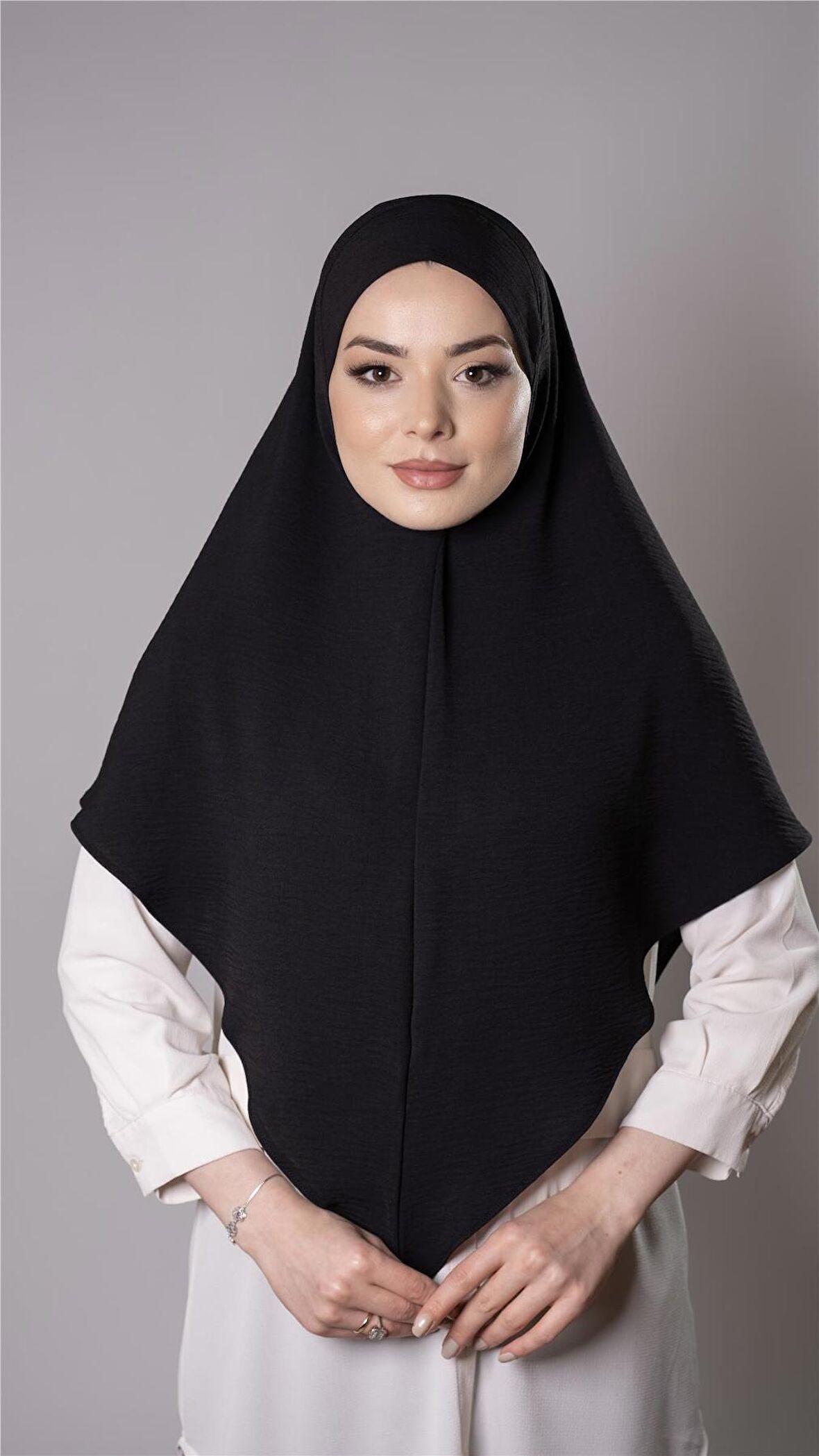 Siyah Pratik Hazır Geçmeli Tesettür Eşarp Aerobin Kumaş Düz Hijab 2309_01