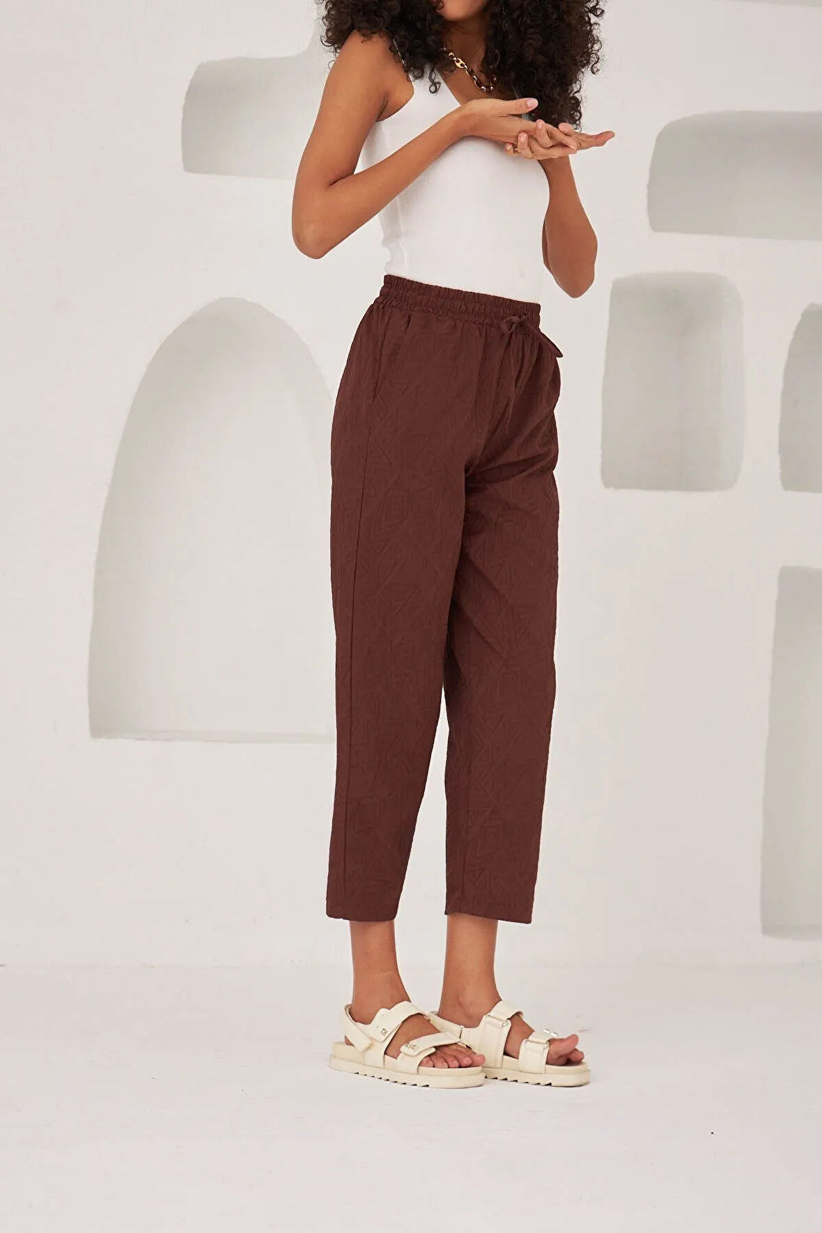 GEOMETRİK DESENLİ RAHAT KALIP KUMAŞ PANTOLON