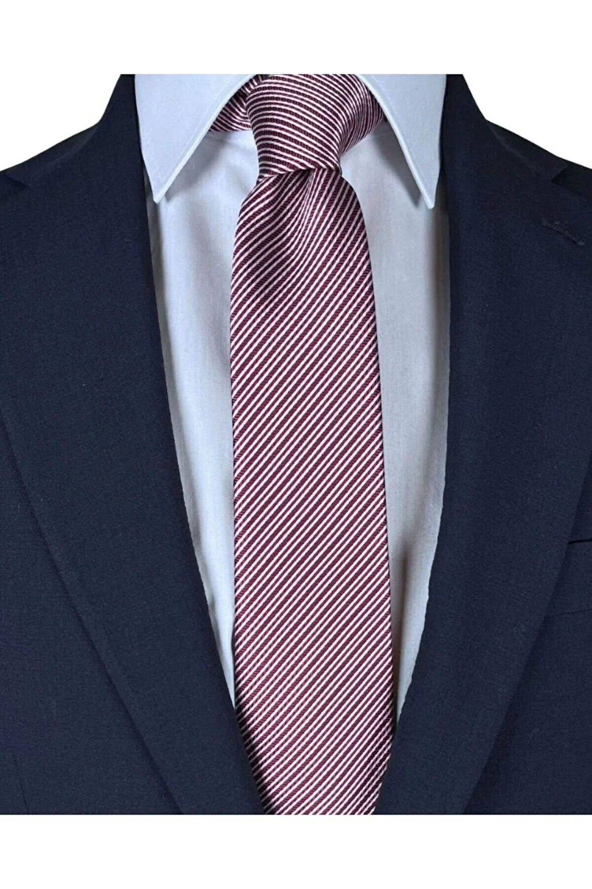 7 Cm Genişliğinde Kırmızı Çizgili Ince Kravat