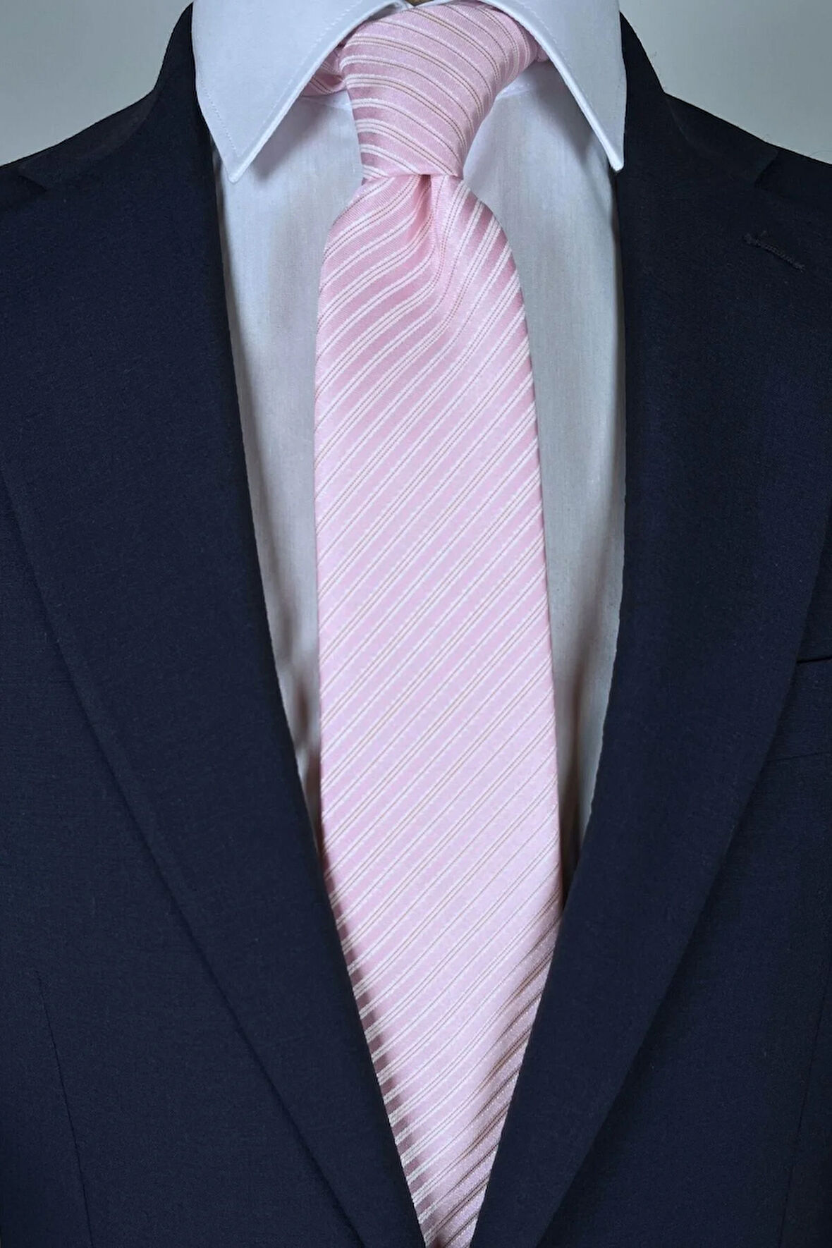 İnce Çizgili 8 Cm Genişliğinde Pembe Kravat