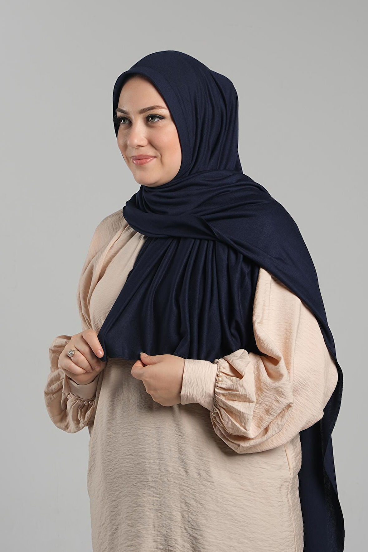 Lacivert Pratik Hazır Geçmeli Şal Viskon Önü Süngerli Penye Şal 2202_02