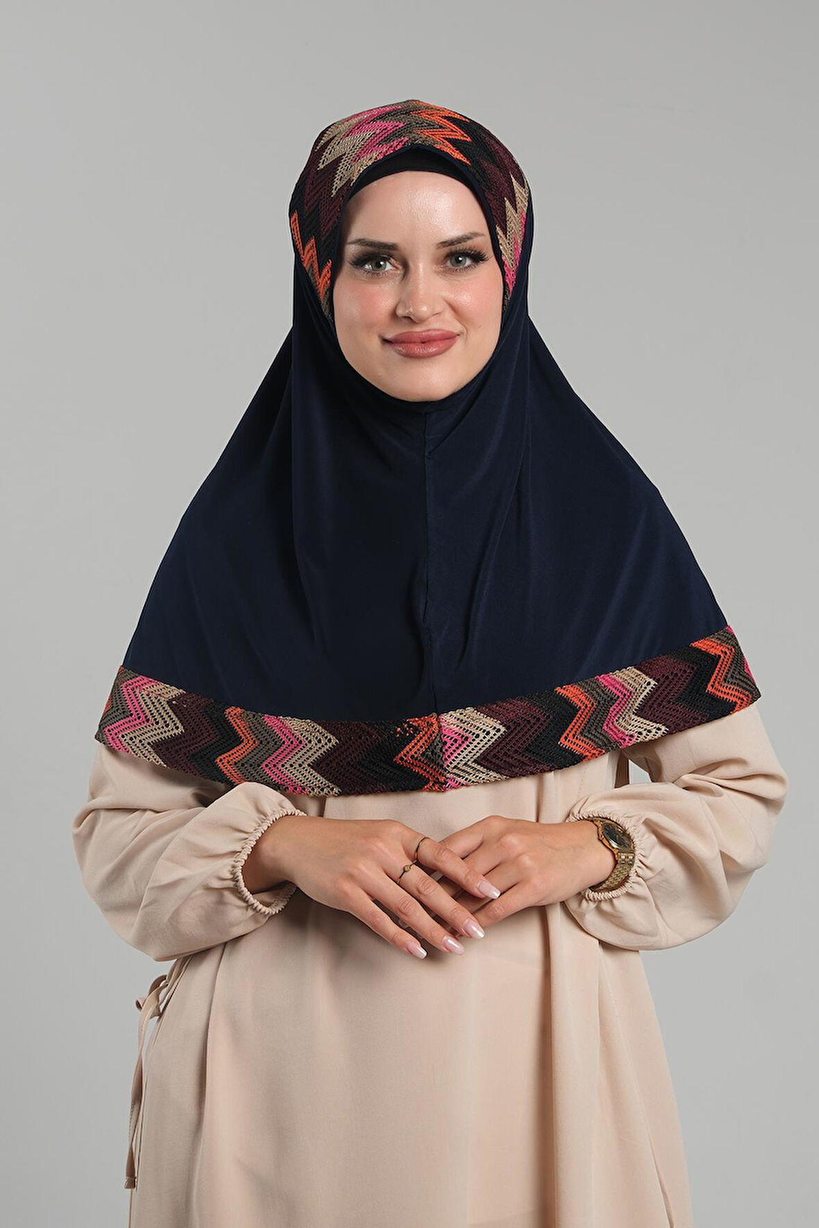 Lacivert Pratik Hazır Geçmeli Tesettür Eşarp Sandy Renkli Desenli Fileli 2401_02