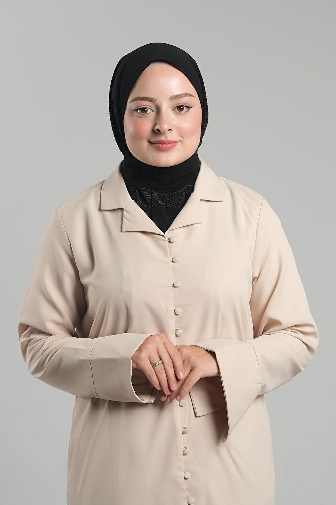 Siyah Pratik Hazır Geçmeli Tesettür Eşarp Sandy Arkadan Çıtçıtlı Piliseli Hijab 2406_01