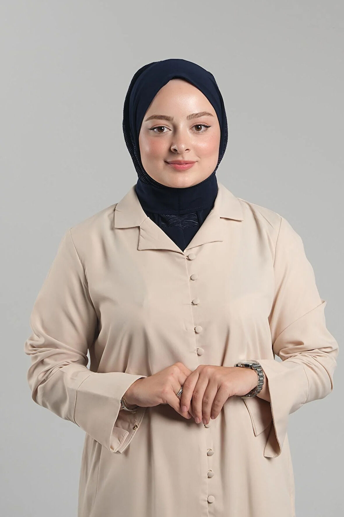 Lacivert Pratik Hazır Geçmeli Tesettür Eşarp Sandy Arkadan Çıtçıtlı Piliseli Hijab 2406_02