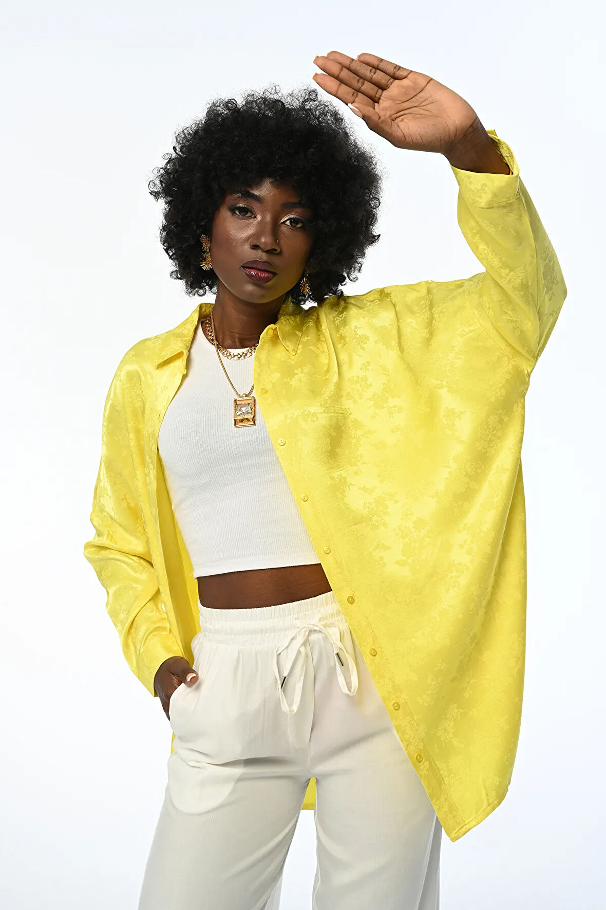 KADIN OVERSIZE KALIP SARI JAKARLI ÇİÇEK DESENLİ GÖMLEK