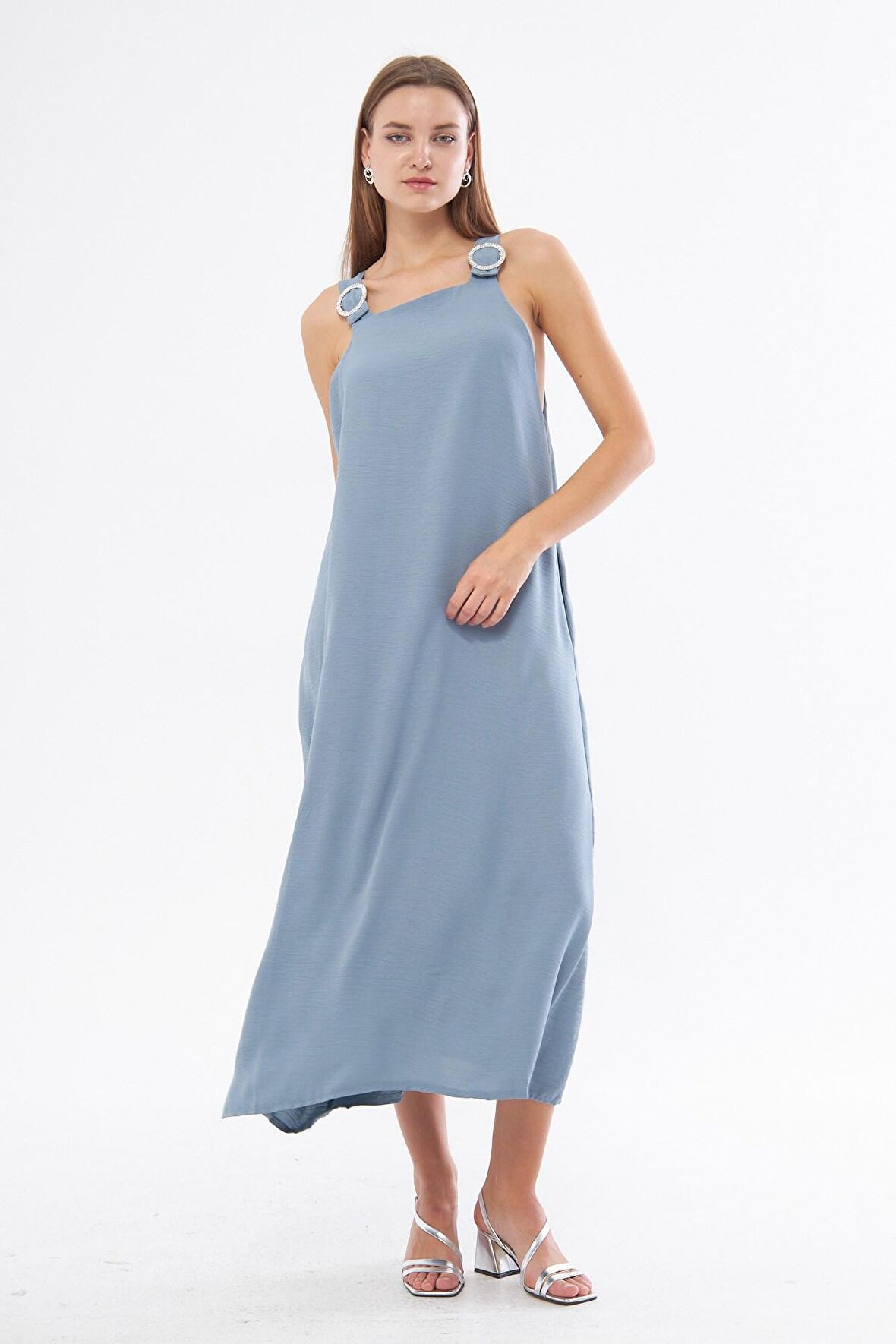 Omuzları Taşlı Dökümlü Cepli Kare Yaka Açık Mavi Dokuma Elbise