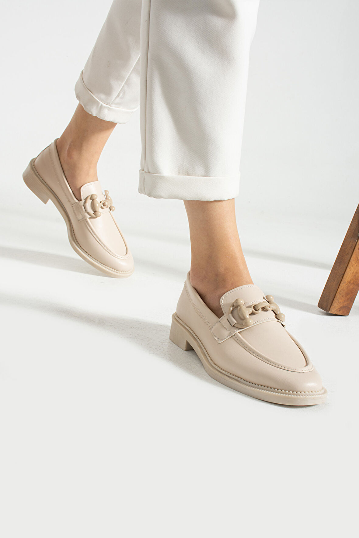 Bej Yumuşak Kadın Casual Günlük Kemik Toka Maskülen Ayakkabı