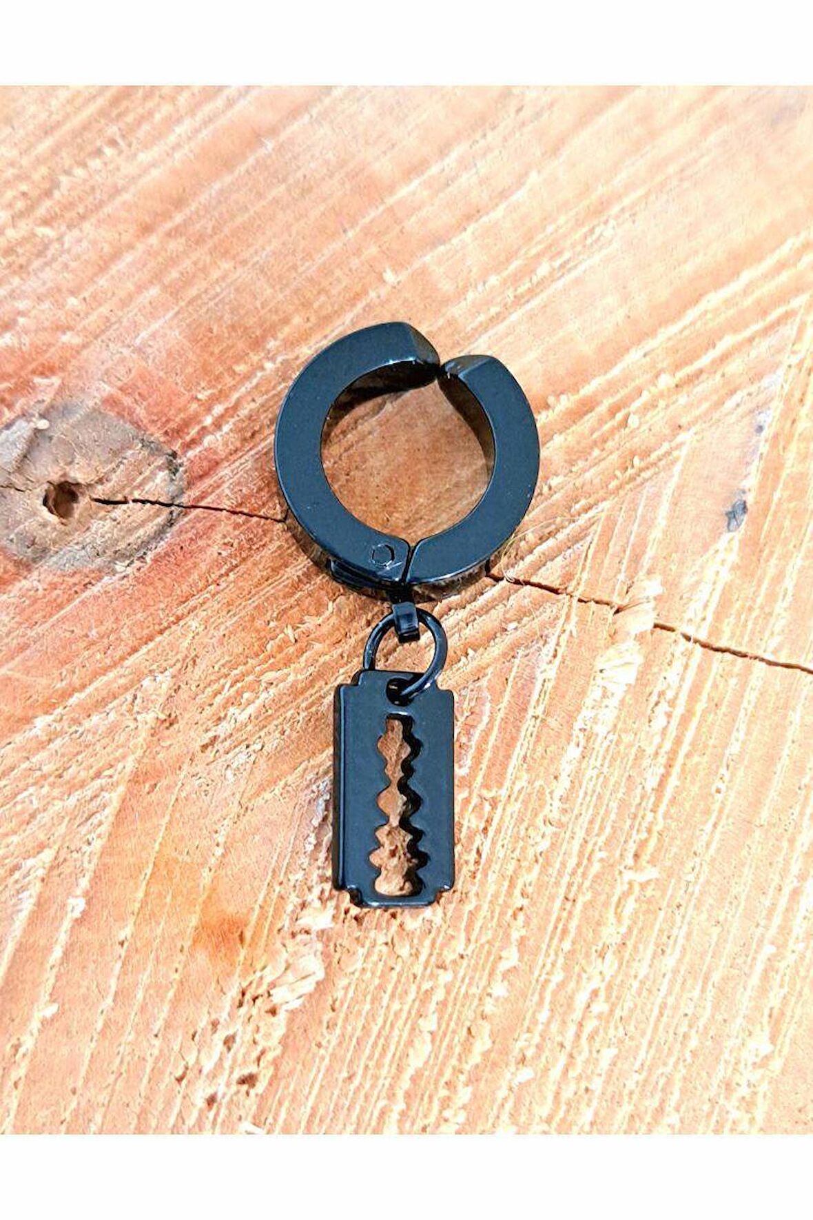 Çelik Jilet Figürlü Kıstırma Siyah Unisex Küpe