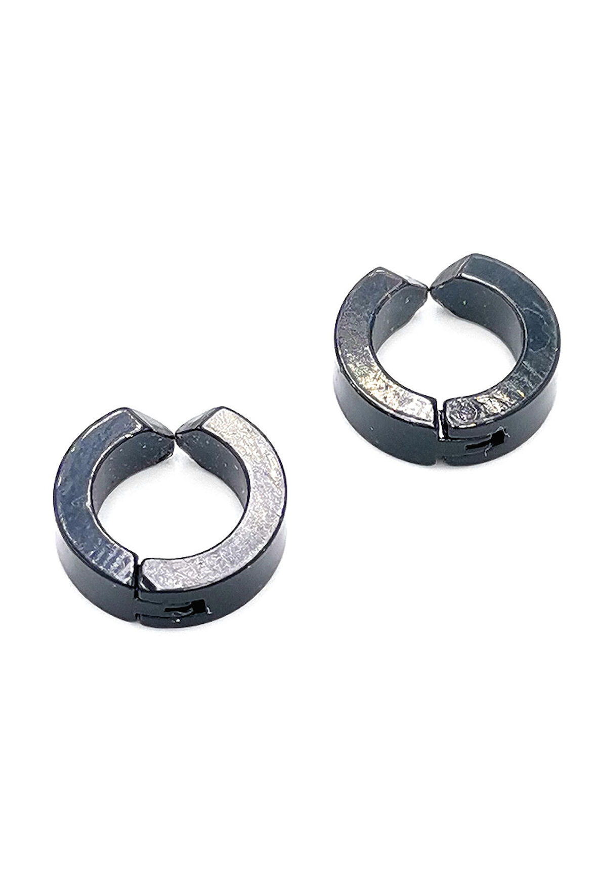 Siyah Kıstırmalı   Çelik Küpe