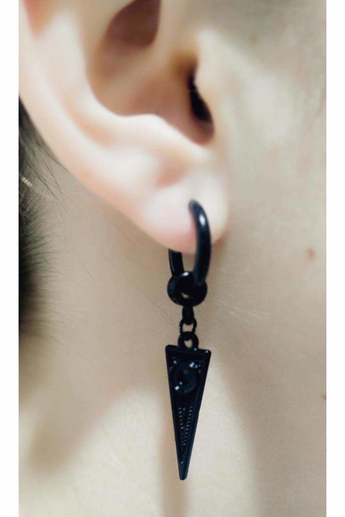 Çelik Figürlü Sallantılı Unısex Küpe