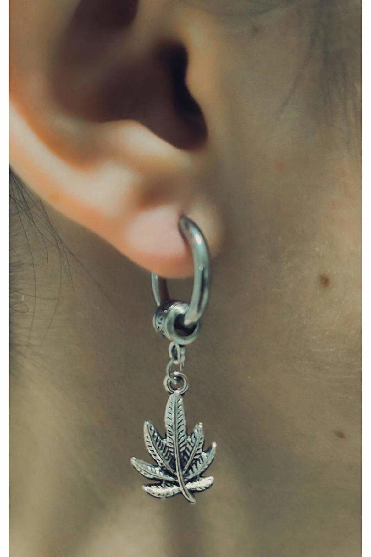 Çelik Figürlü Sallantılı Unısex Küpe