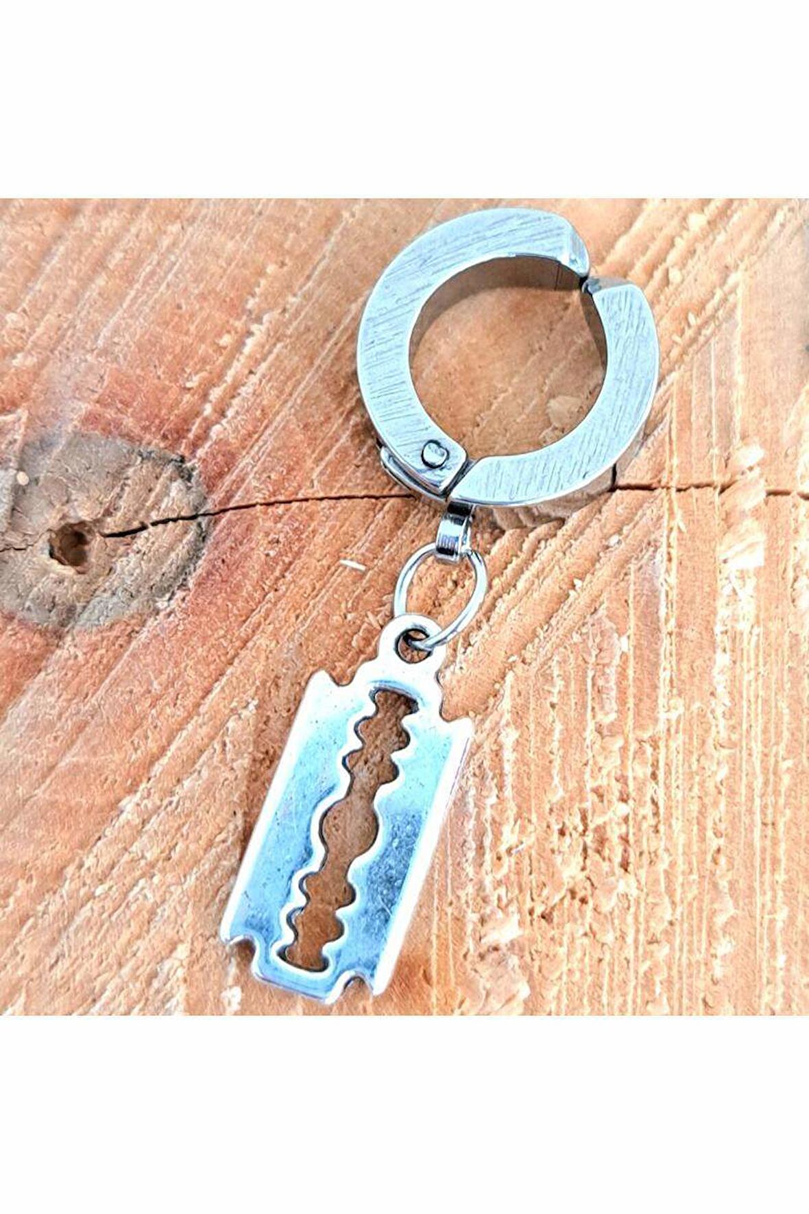 Çelik Gümüş Renk Kıstırmalı Jilet Figürlü Unisex Küpe