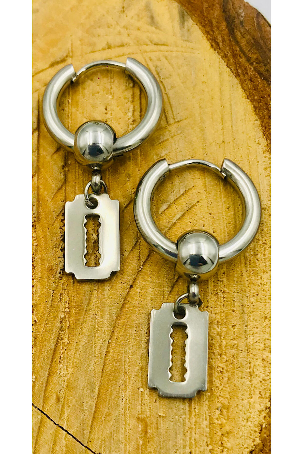 Gümüş Renk Figürlü Çelik  Küpe