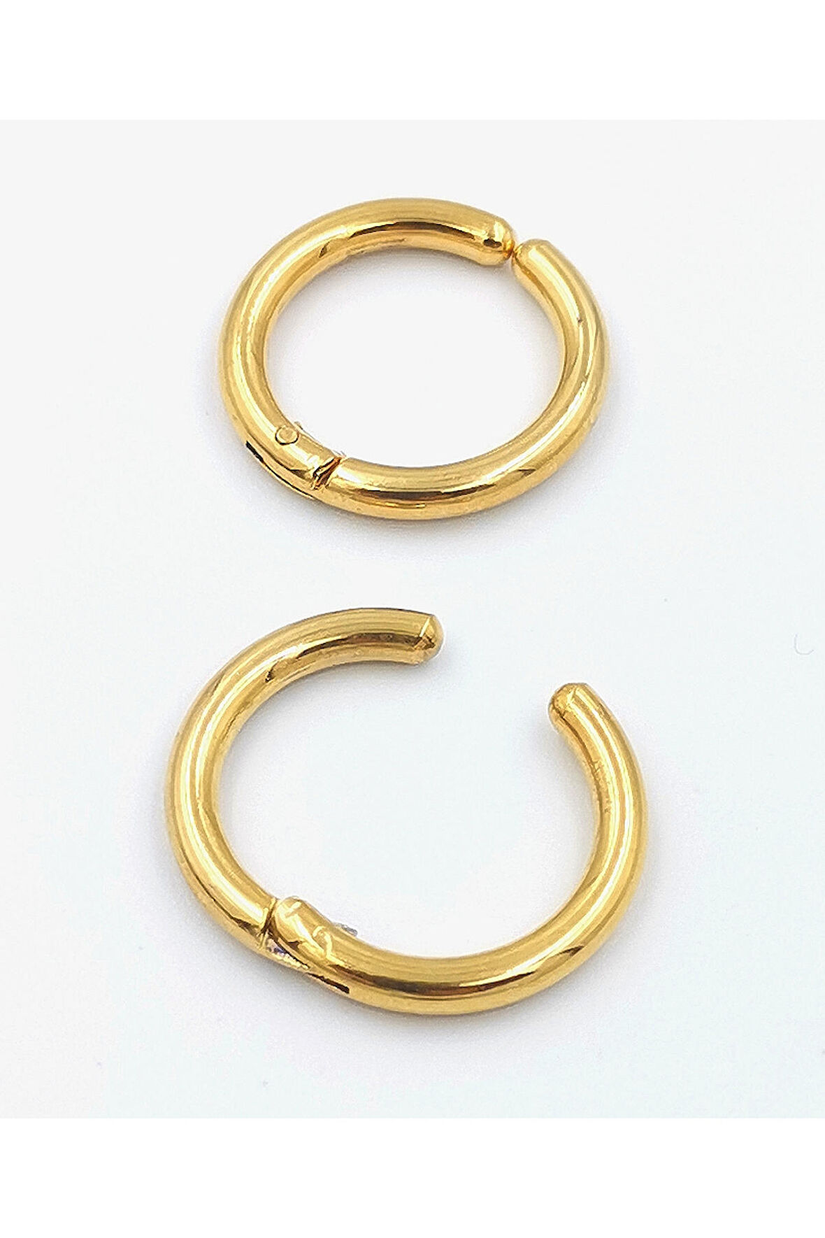316 L Çelik Gold Renk  Halka  Küpe Çap 1,5 cm Sıkıştırmalı Delik Gerektirmez