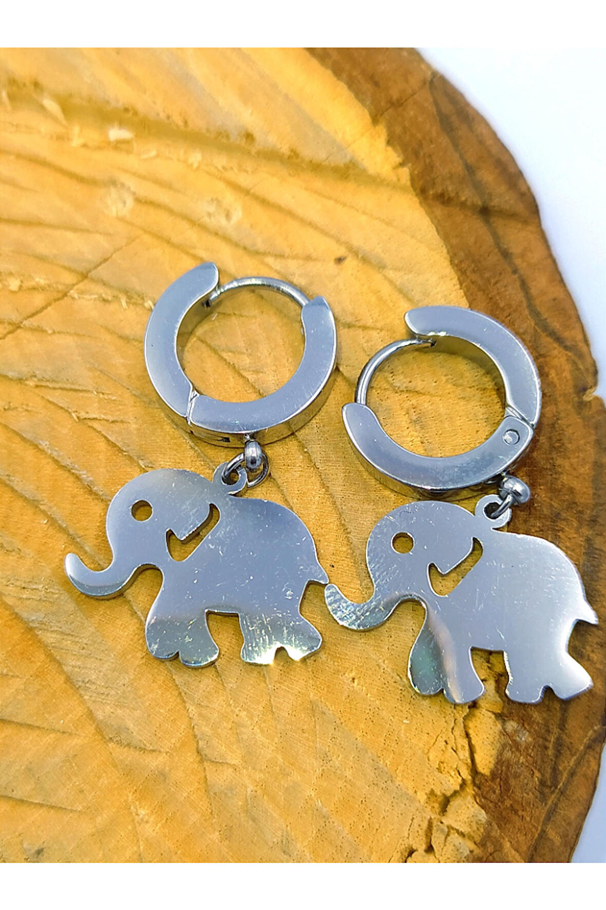 Gümüş Renk Figürlü Çelik  Küpe