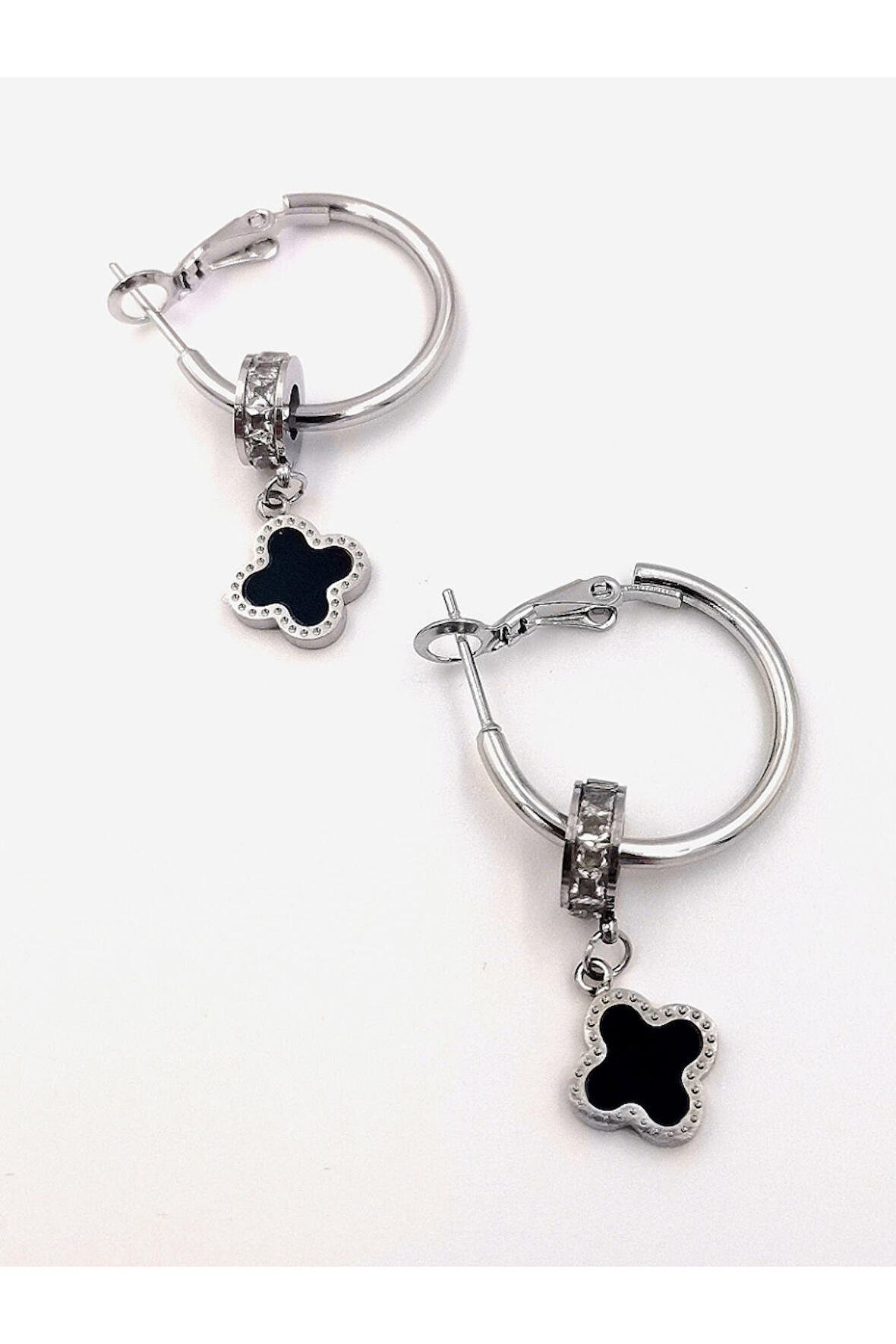 Gümüş Renk Figürlü Çelik  Küpe