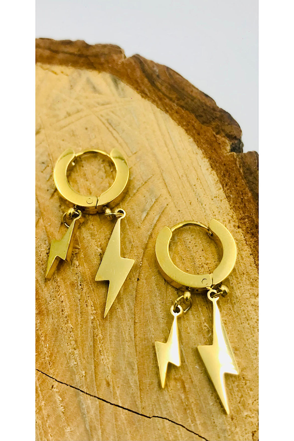 Gold Renk Figürlü Çelik  Küpe