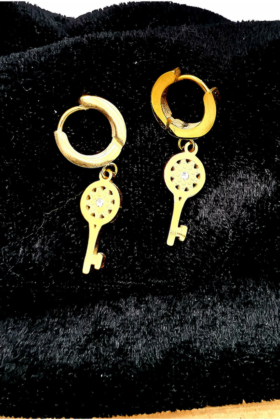 Gold Renk Figürlü Çelik  Küpe