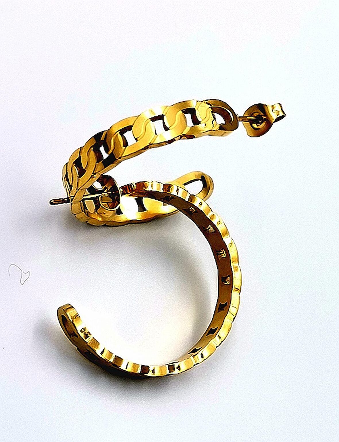 Gold Renk Figürlü Çelik  Küpe