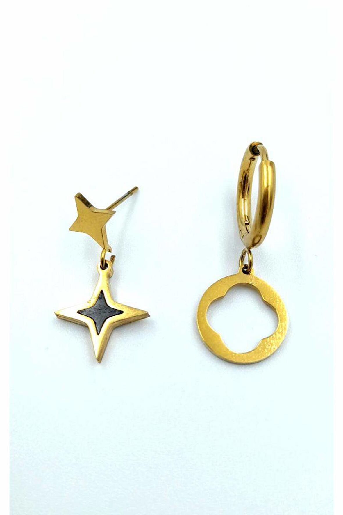 Gold Renk Figürlü  Çelik Küpe
