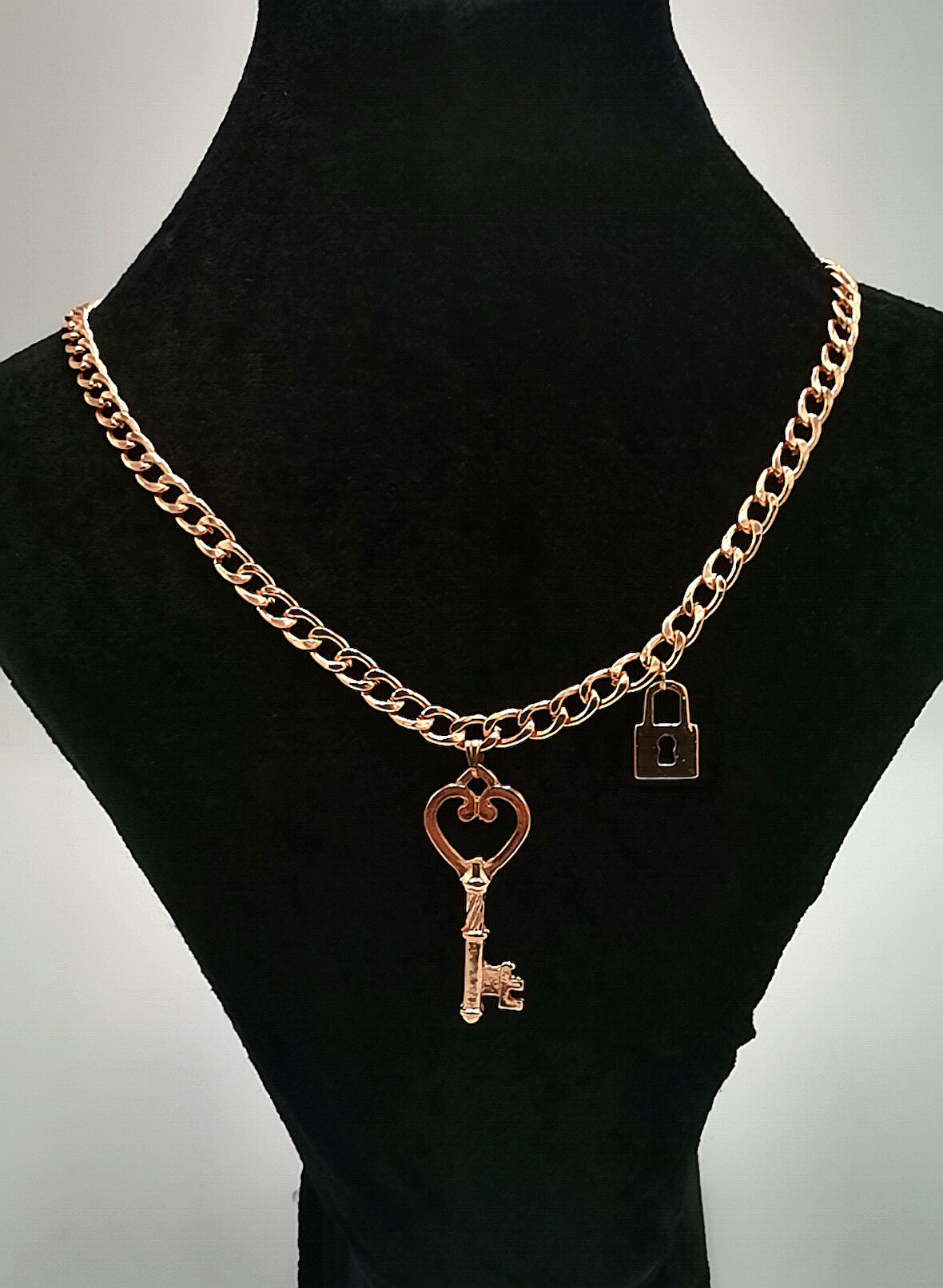 Rose Gold Renk Zincirli Figürlü Lüks Kararmaz Kolye